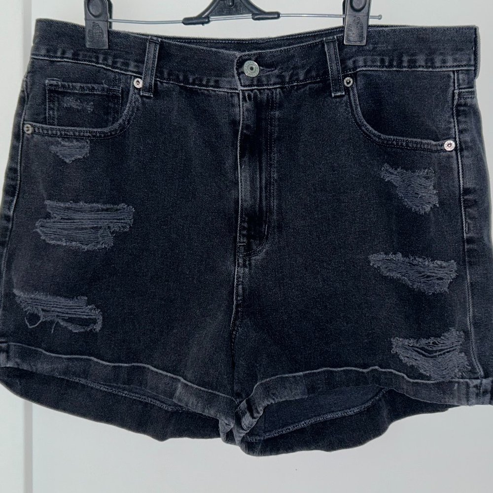 American Eagle Mom short sz 14 EUC destroyed black wash